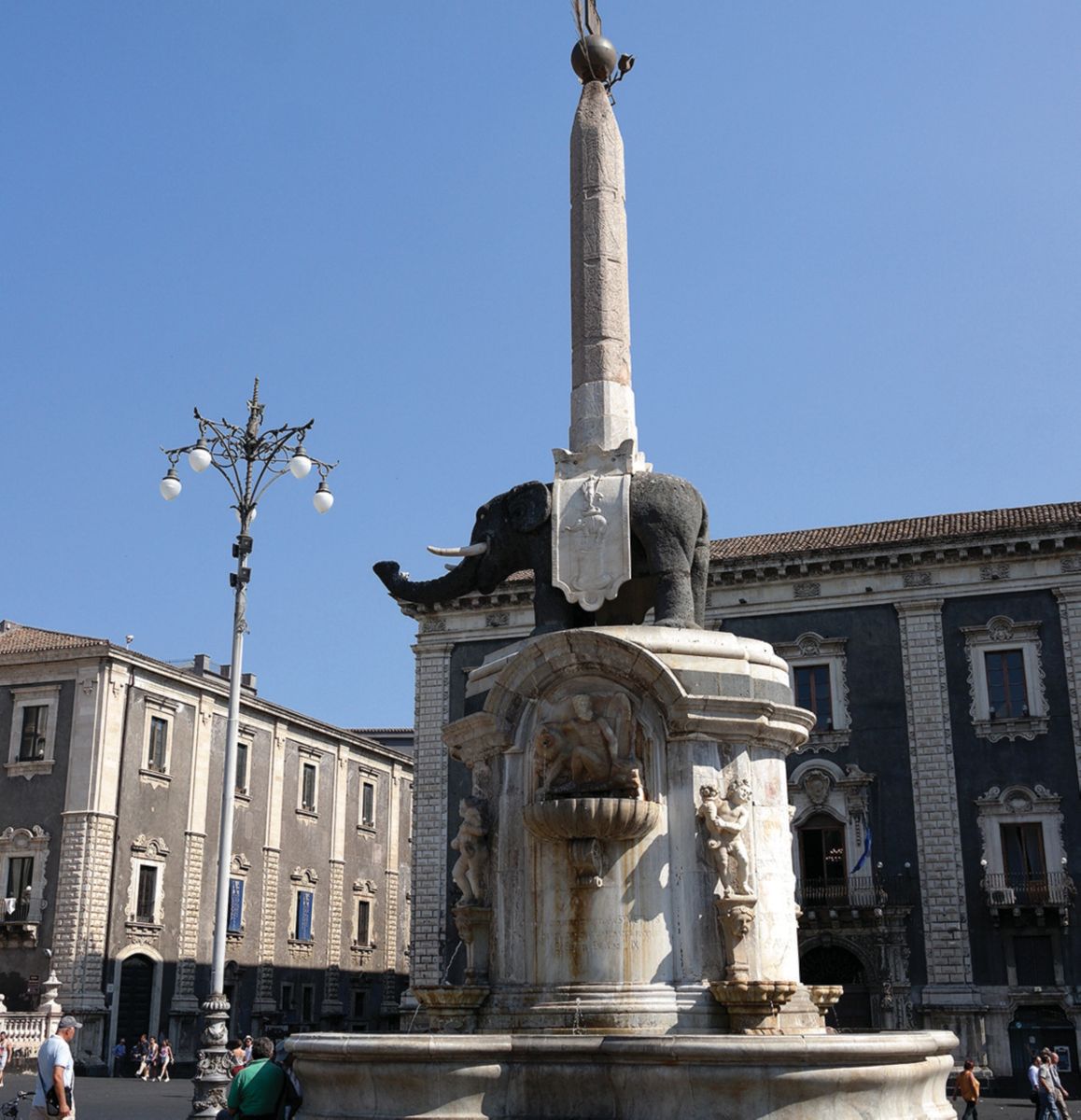 La Fontana dell’Elefante, ‘U Liotru’, in piazza Duomo a Catania