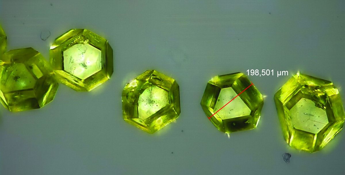 Microscope analysis of synthetic diamond crystals: the foundation of quality grading